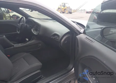 2018 Dodge Challenger Sxt z USA, uszkodzony, nr VIN 2C3CDZAG8JH288028